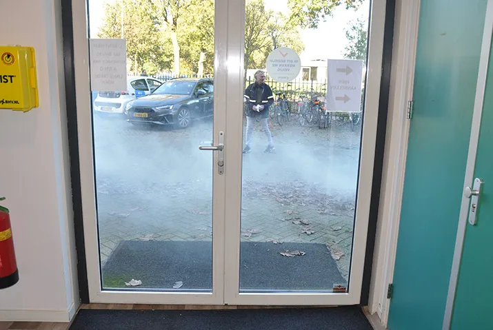 "Waar is de nooduitgang?"